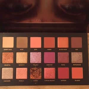 Huda beauty desert dusk
